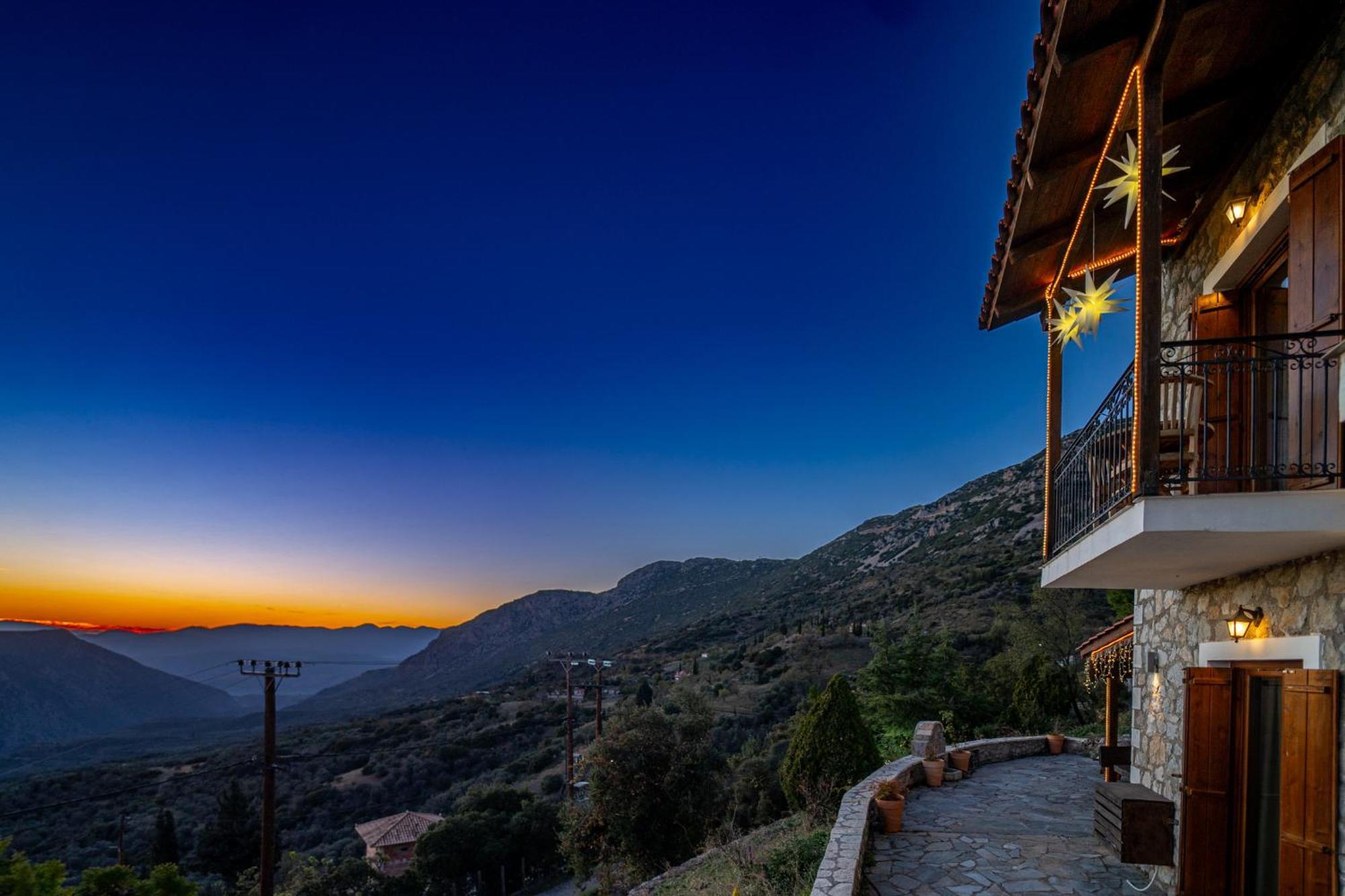 Rock Dandy Deluxe Chalet In Arachova - Delphi, Sauna, Prv Parking, Amazing View Bagian luar foto