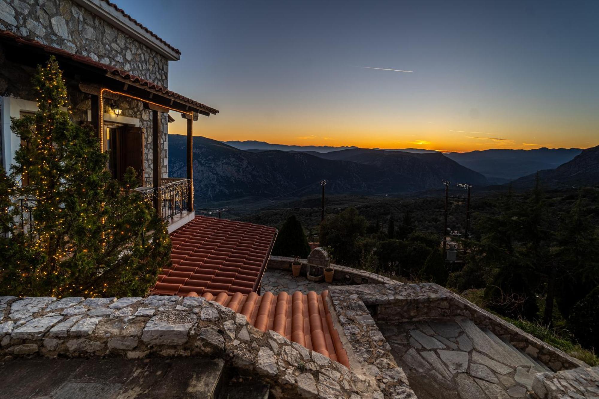 Rock Dandy Deluxe Chalet In Arachova - Delphi, Sauna, Prv Parking, Amazing View Bagian luar foto